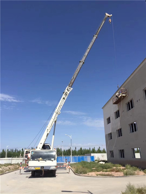 阳谷县“轻装强干”—— 吊车的 “轻量化臂架” 技术